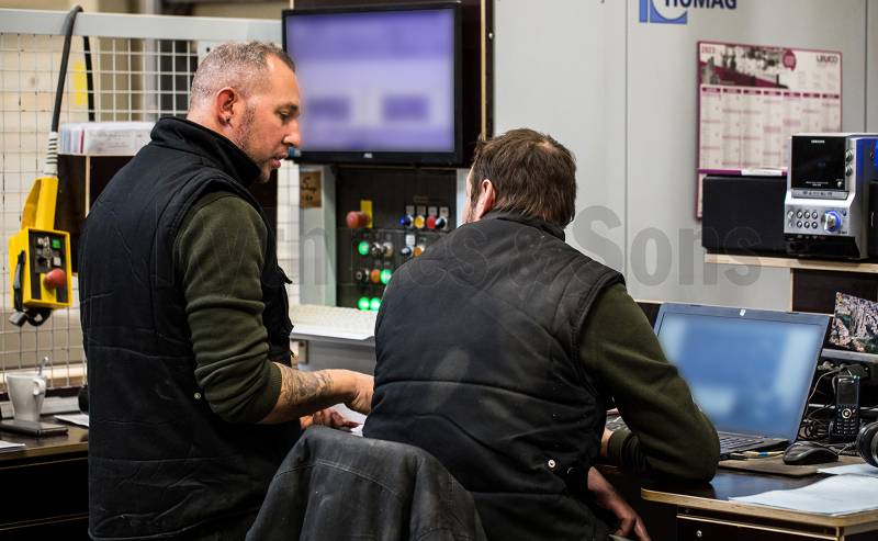 Quelles sont les machine utilisées dans la fabrication des caisses industrielles ? 