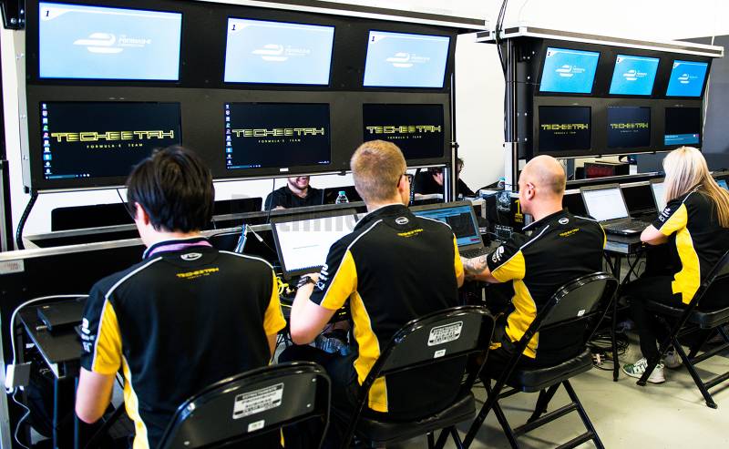 Stand mobile de télémétrie 6 places pour les courses automobiles